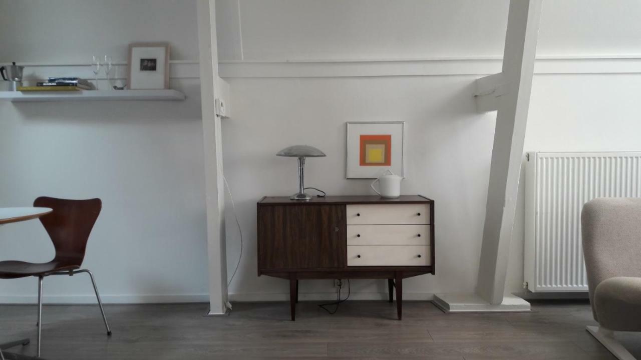 Tiny Monumental House In Down Town Leiden Apartment Exterior photo
