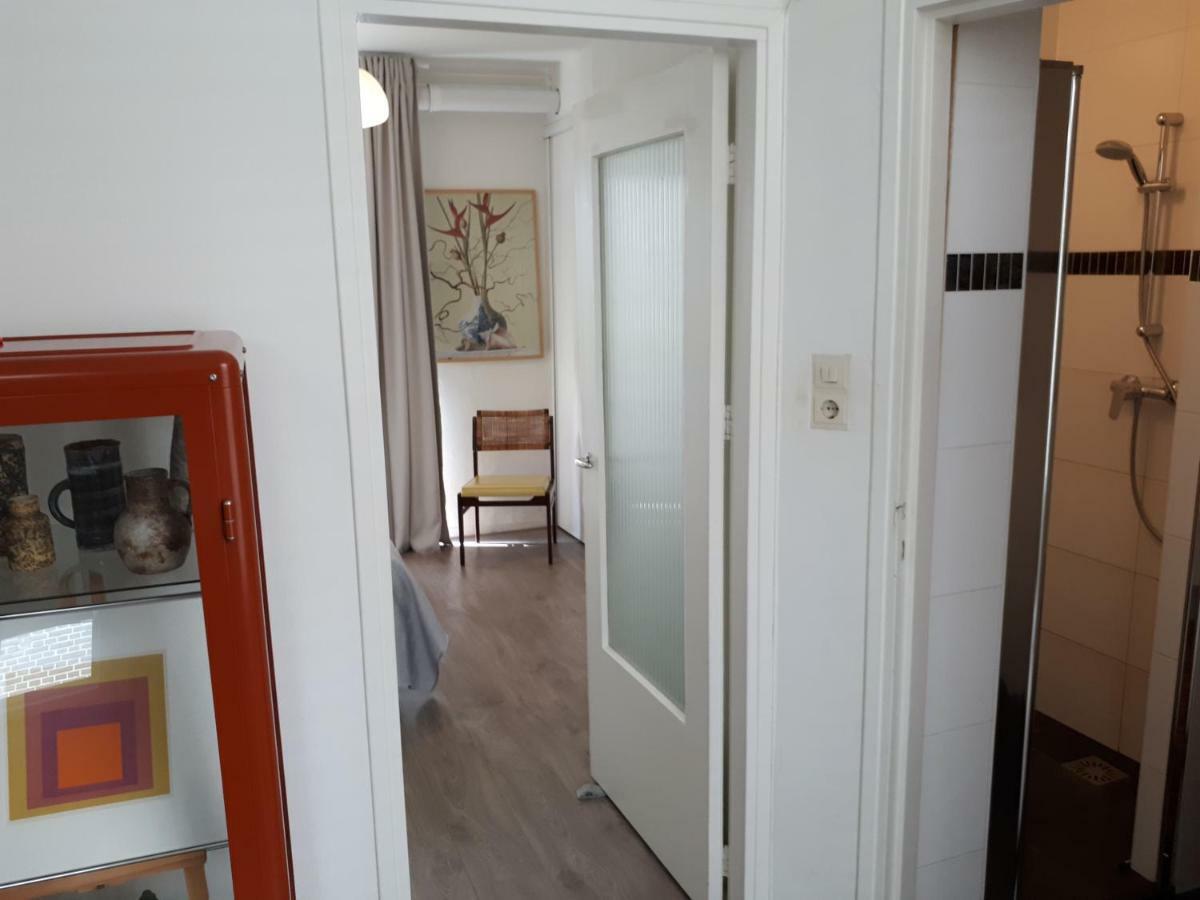 Tiny Monumental House In Down Town Leiden Apartment Exterior photo